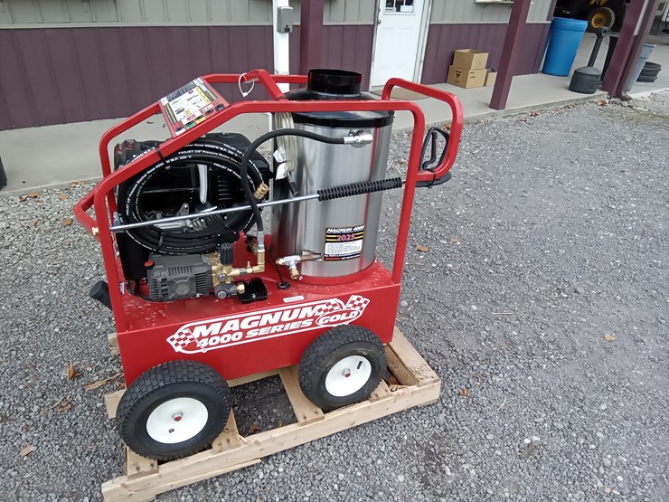 #859-•-magnum-4000-series-gold-hot-water-pressure-washer-image-1