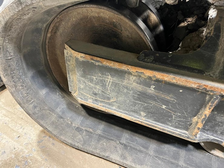 2023-bobcat-t740-image-13