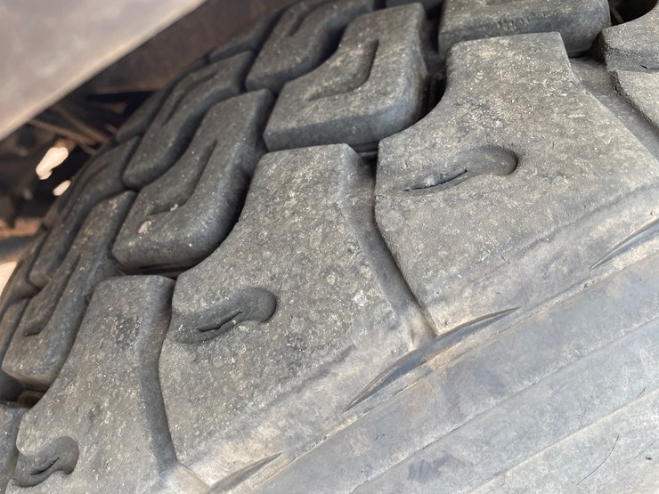 2011-peterbilt-365-image-20