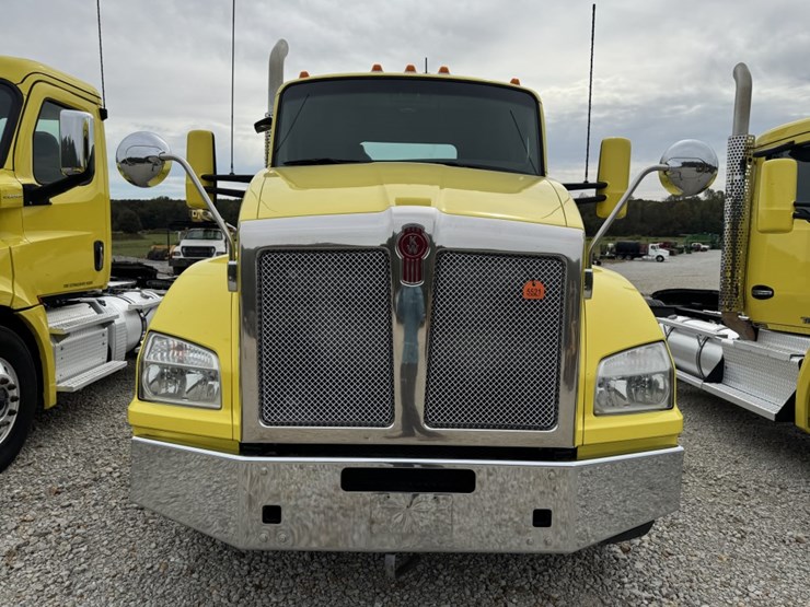 2017-kenworth-t880-image-2