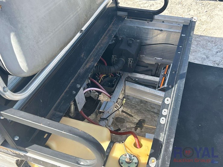 club-car-carryall-electric-utility-cart-image-7