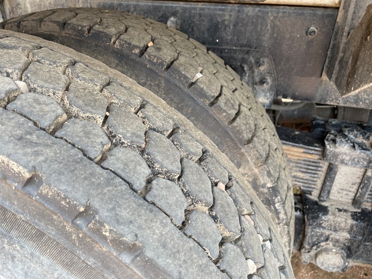 2011-peterbilt-365-image-41