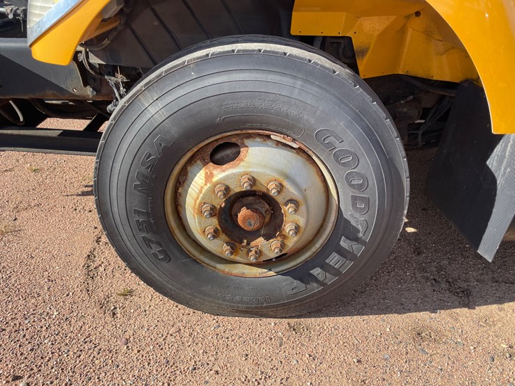 2006-international-7400-image-27