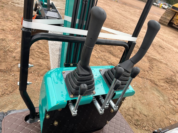 #1787-•-agt-qh12r-mini-excavator-image-17