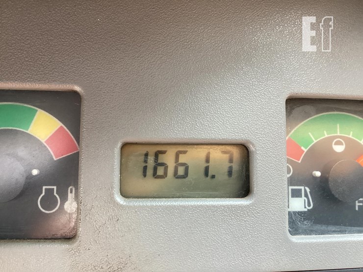 2005-bobcat-s220-image-17