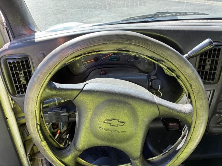 2005-chevrolet-c4500-stakebed-truck-image-18