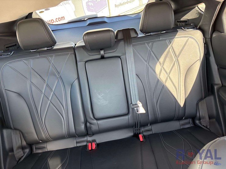 2021-ford-mustang-mach-e-image-22