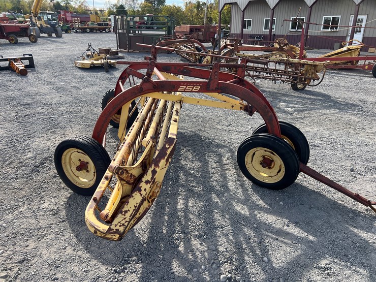 new-holland-258-image-8