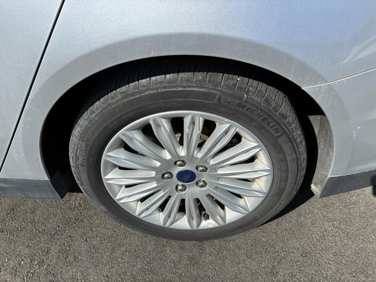 2016-ford-fusion-sedan-image-5