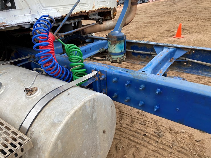 1993-mack-ch613-image-17