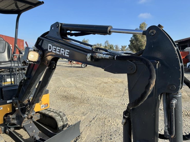 2022-deere-17g-image-7