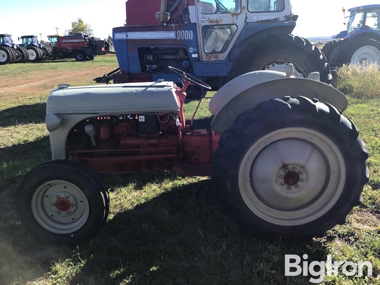 1946-ford-8n-image-4