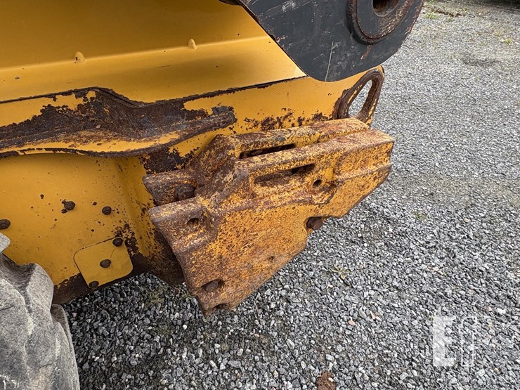 2015-deere-326e-image-3