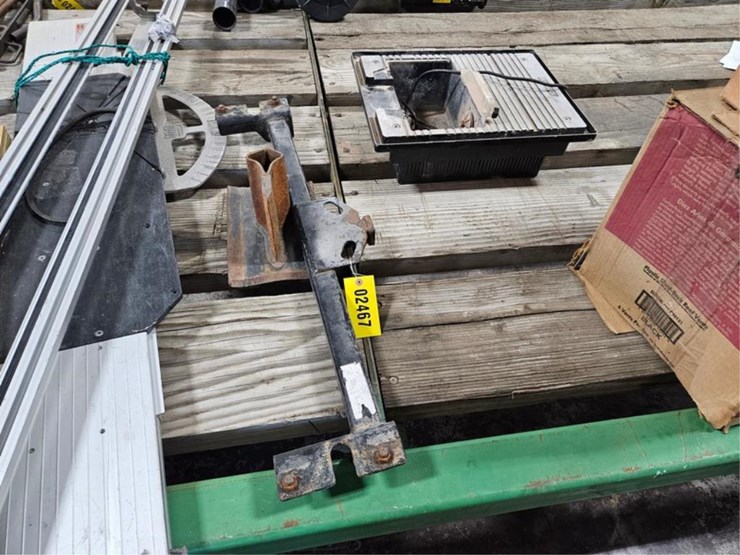 #2467-•-receiver-hitch-&-jack-foot-plate-image-1