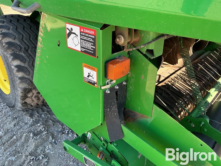 2021-john-deere-l341-image-15