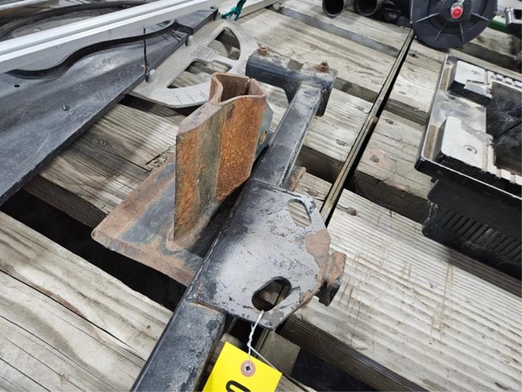 #2467-•-receiver-hitch-&-jack-foot-plate-image-4