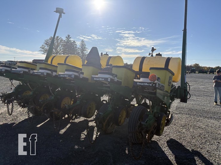 john-deere-7200-image-7