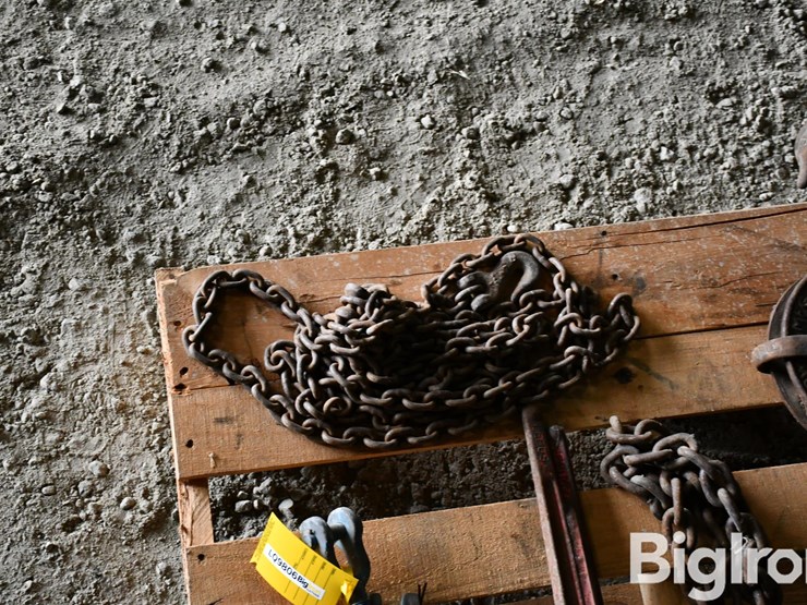 pallet-of-chains,-pulley,-binders-image-12