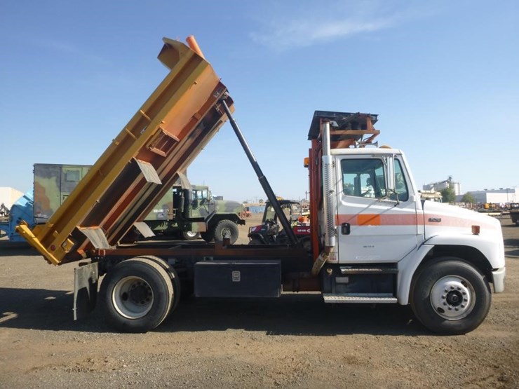 2001-freightliner-fl70-image-9