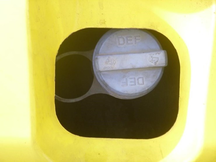 2024-peterbilt-579-image-11