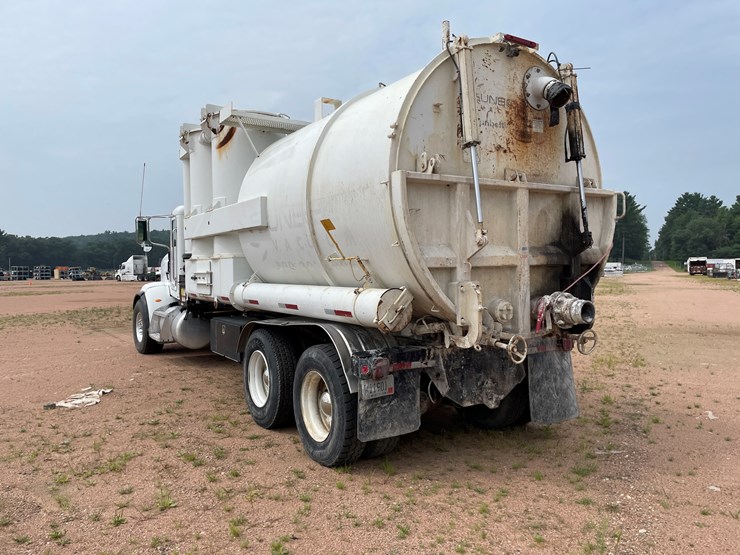 2011-peterbilt-365-image-13