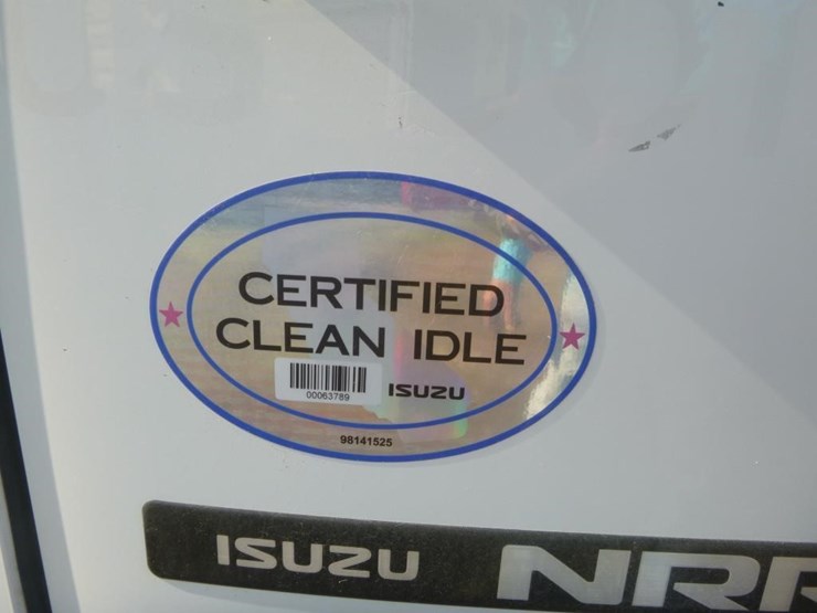 2017-isuzu-nqr-image-11