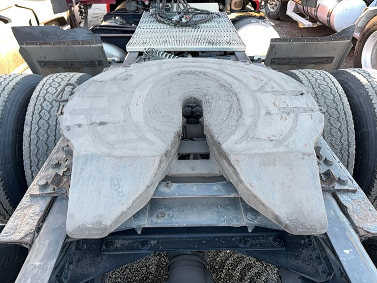 2020-peterbilt-579-image-6