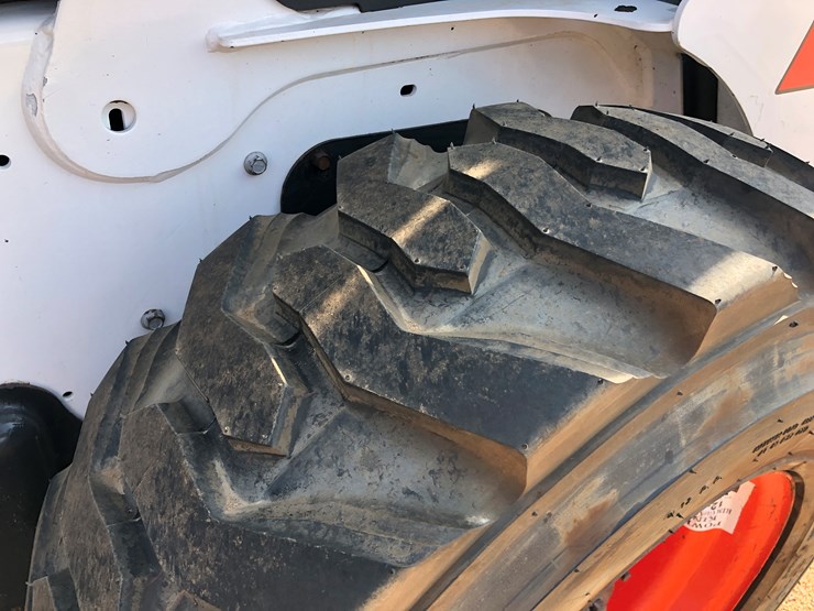 2014-bobcat-s650-image-16