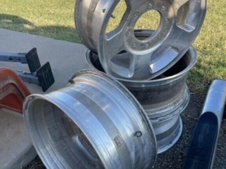 set-of-4-aluminum-auto-wheels-image-1