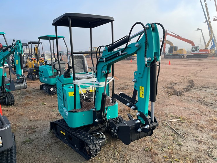 #1690-•-agt-h15r-mini-excavator-image-3