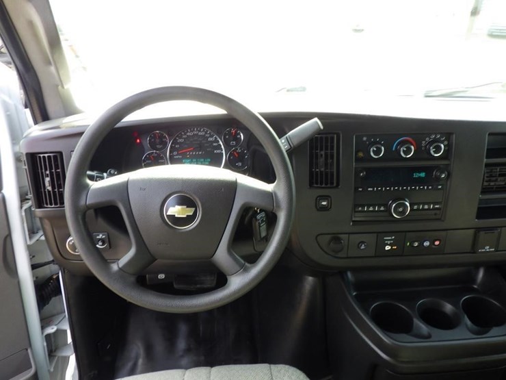 2018-chevrolet-express-2500-image-9