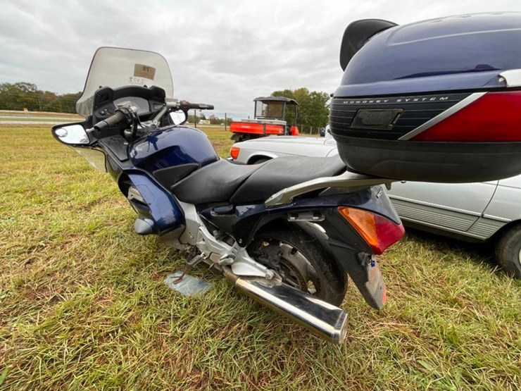 2004-honda-st-1300-motorcycle-(w/new-tires,-miles-image-7