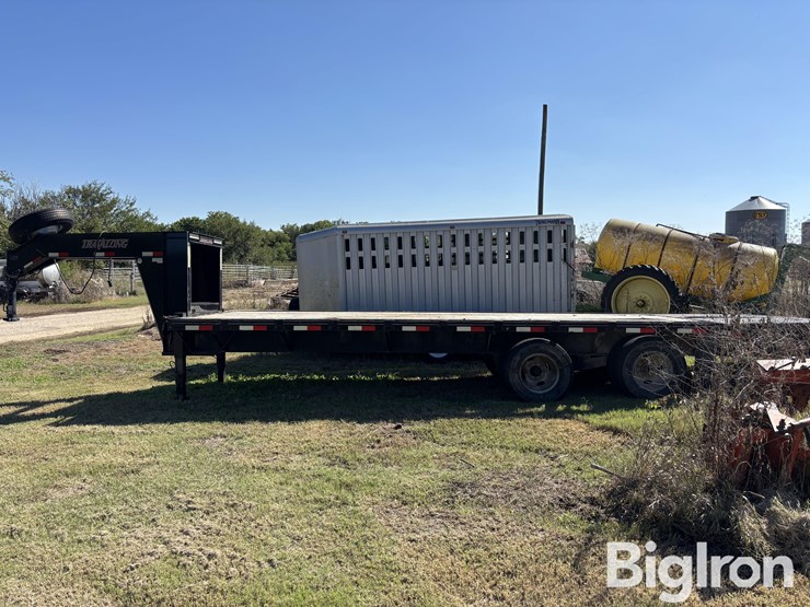 2015-travalong-t/a-gooseneck-flatbed-trailer-image-8