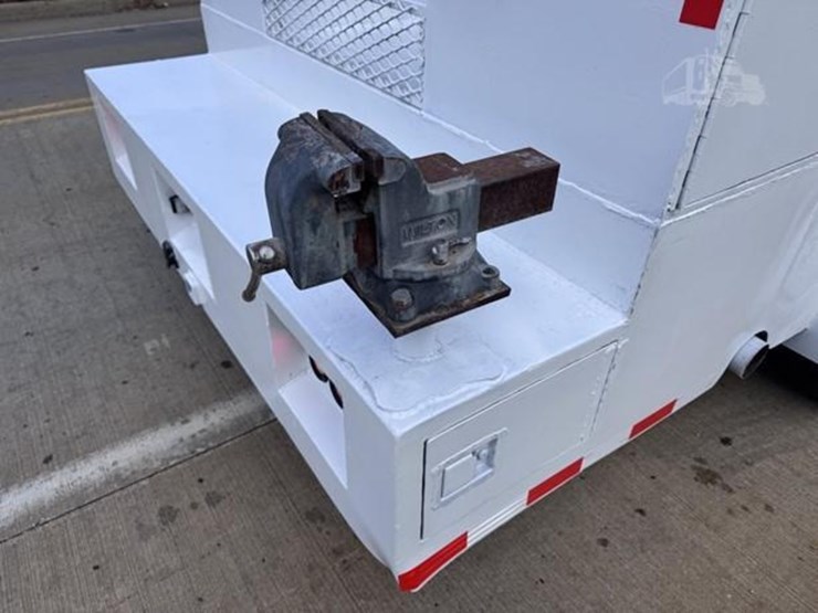 2021-ford-f450-xl-image-6