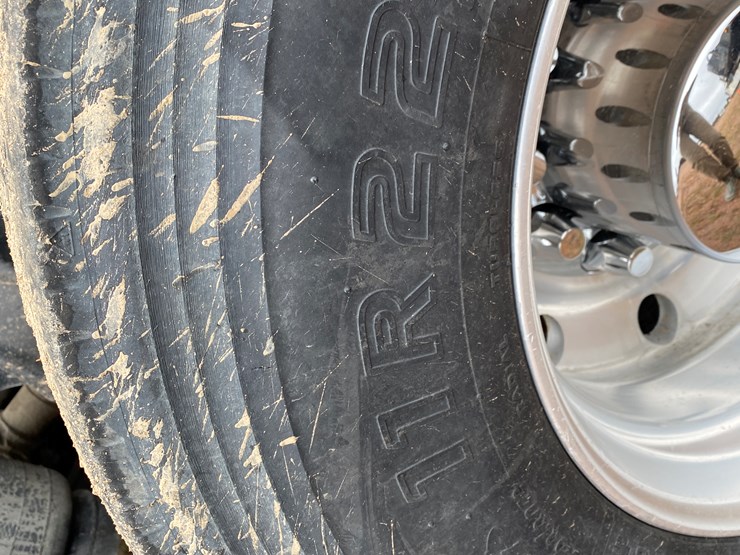 2012-peterbilt-384-image-32