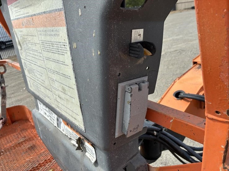 2015-jlg-600s-image-10