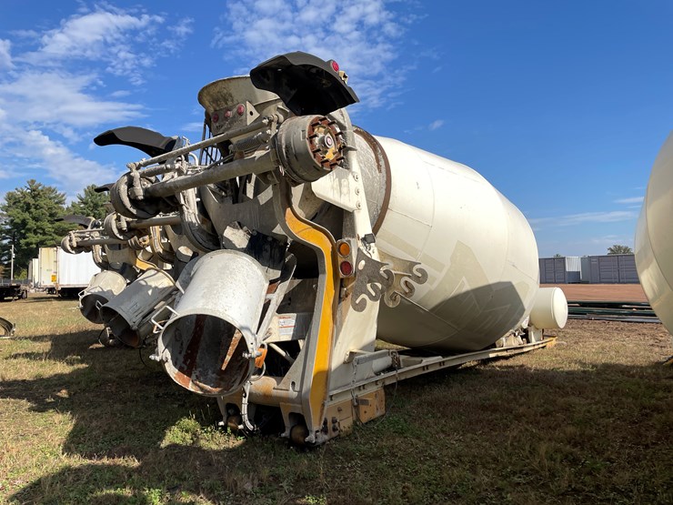 #3374-•-mcneilus-cement-mixer-drum-with-chutes-and-controls-image-3