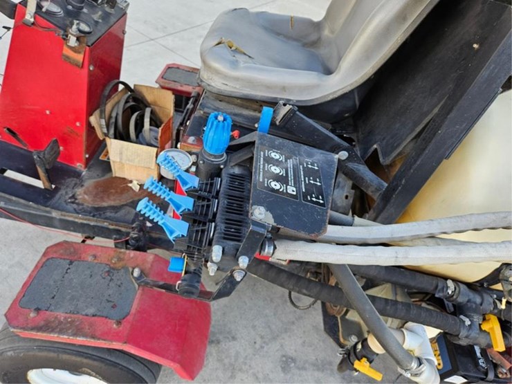 #2525-•-toro-1100-sprayer-image-20