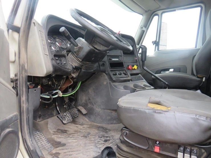 2013-international-prostar-image-5