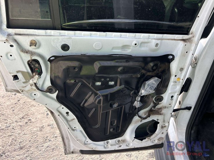 2016-chevrolet-tahoe-image-22