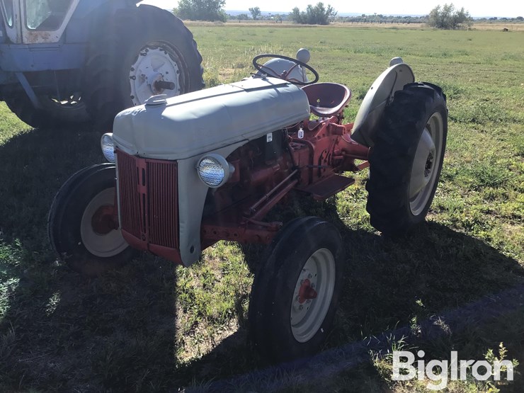 1946-ford-8n-image-3