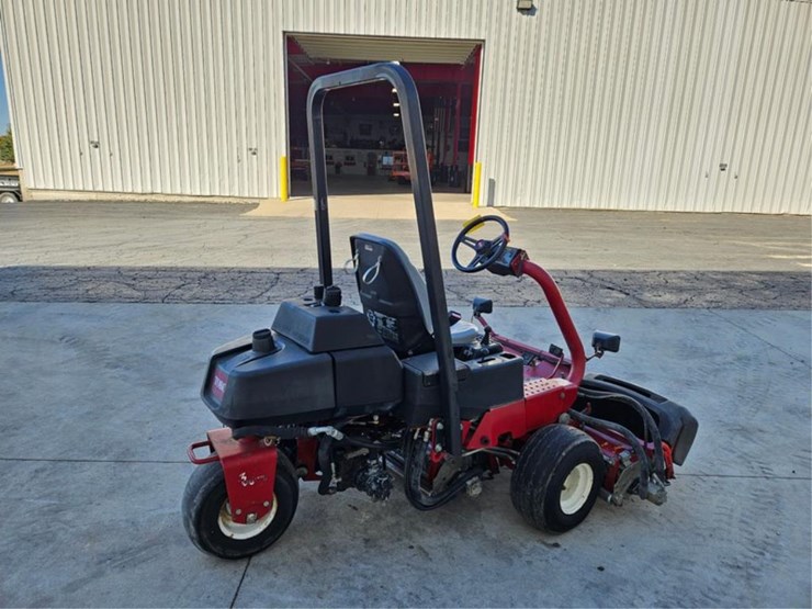 #2530-•-toro-3150-greensmaster-greens-mower-image-5