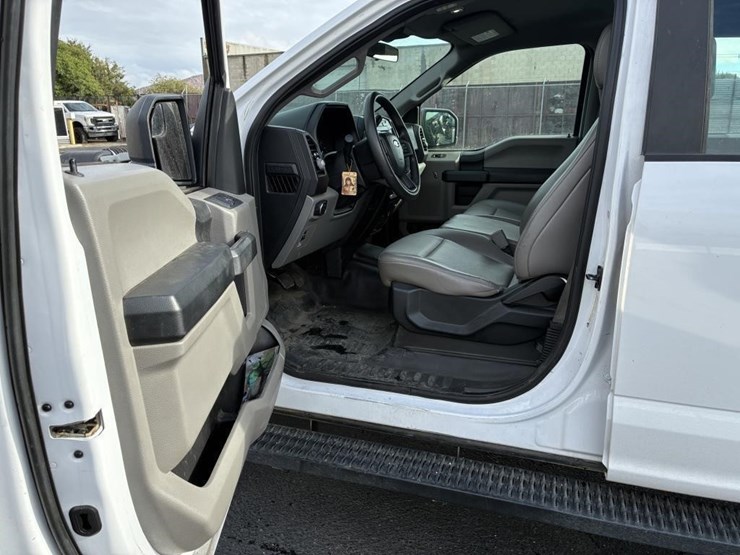 2020-ford-f150-image-8