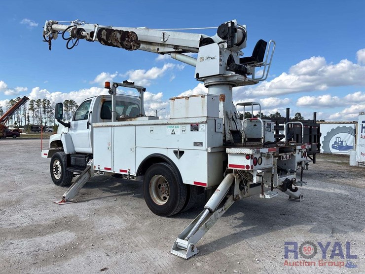 2009-gmc-c8500-altec-dm47-47ft-insulated-derrick-digger-truck-image-5