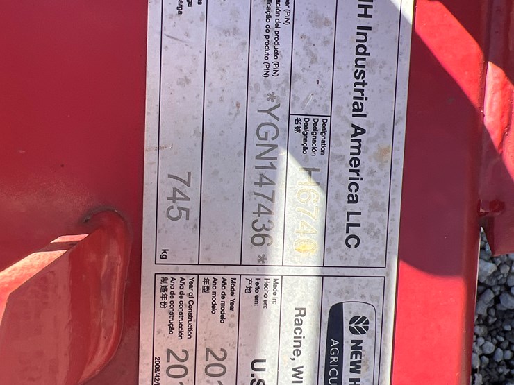 new-holland-h6740-image-4