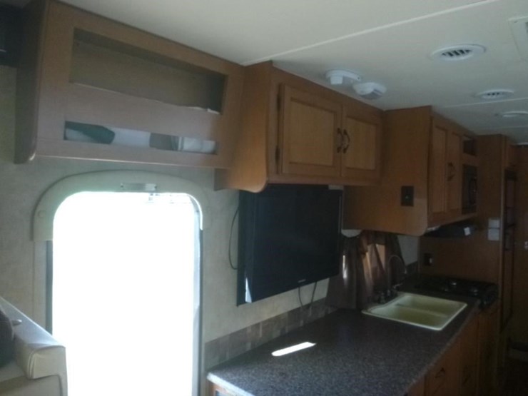 2014-ford-e450-image-30