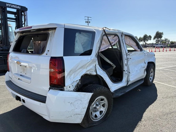 2018-chevrolet-tahoe-image-3