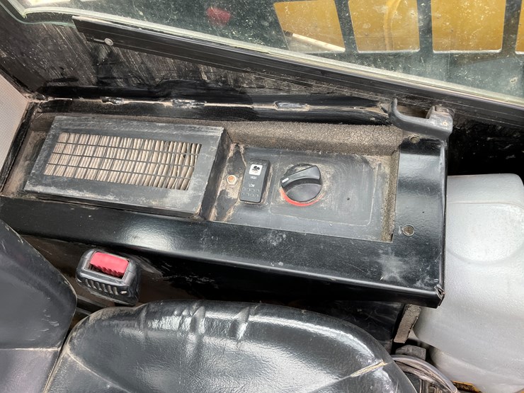 2012-caterpillar-226b3-image-29