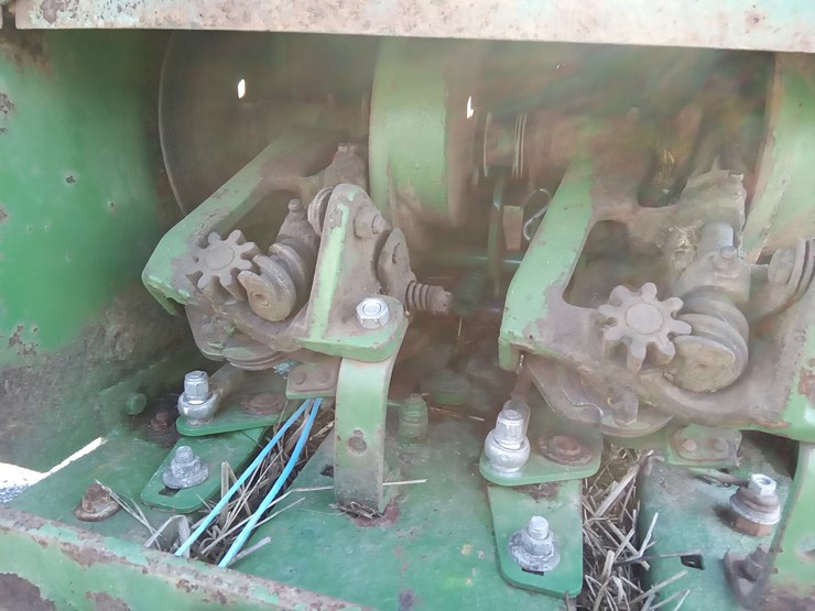 john-deere-336-image-6