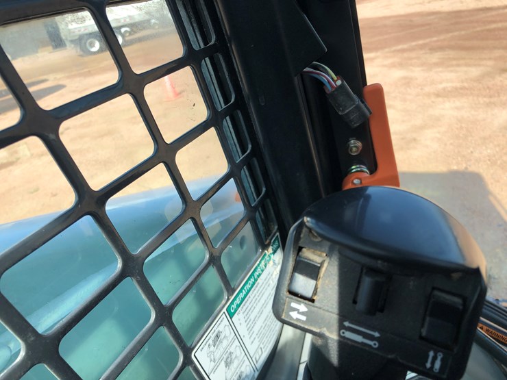 2014-bobcat-s650-image-61